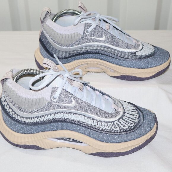 Nike Womens Cosmic Unity 3 Be True To Her School Basketball Shoes Size 8 FV3526 - Picture 1 of 9
